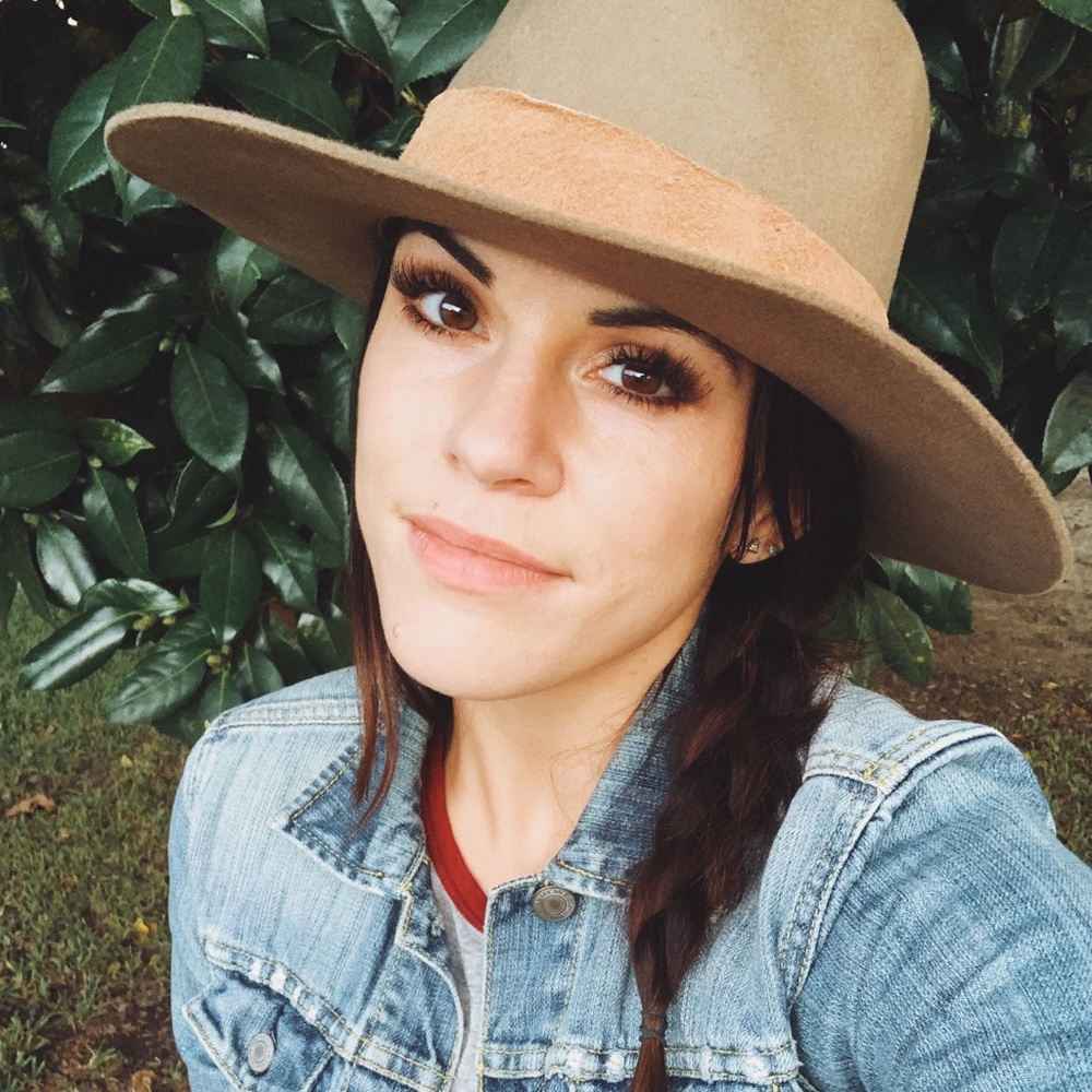 Meet your Posher, Alyssa